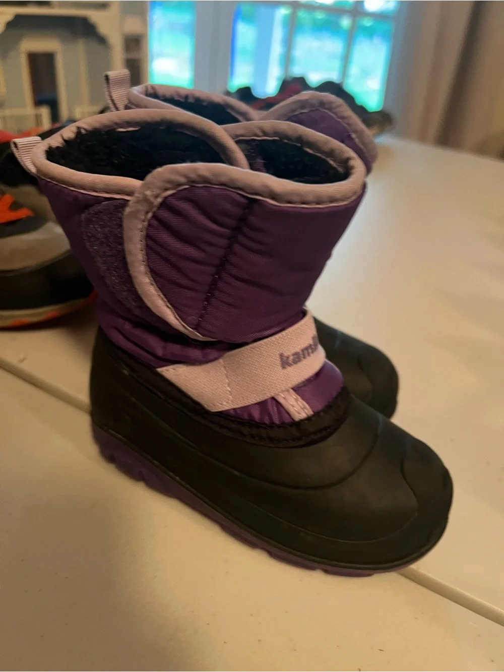 Kamik purple sole